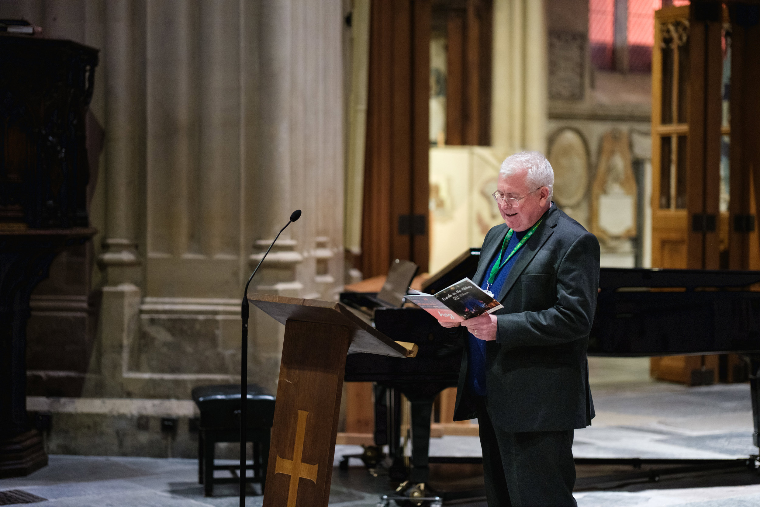 A reverand speaking at the front of Bath Abbey